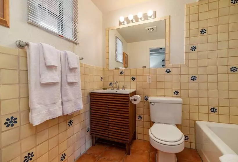 هتل Pecos Trail Inn