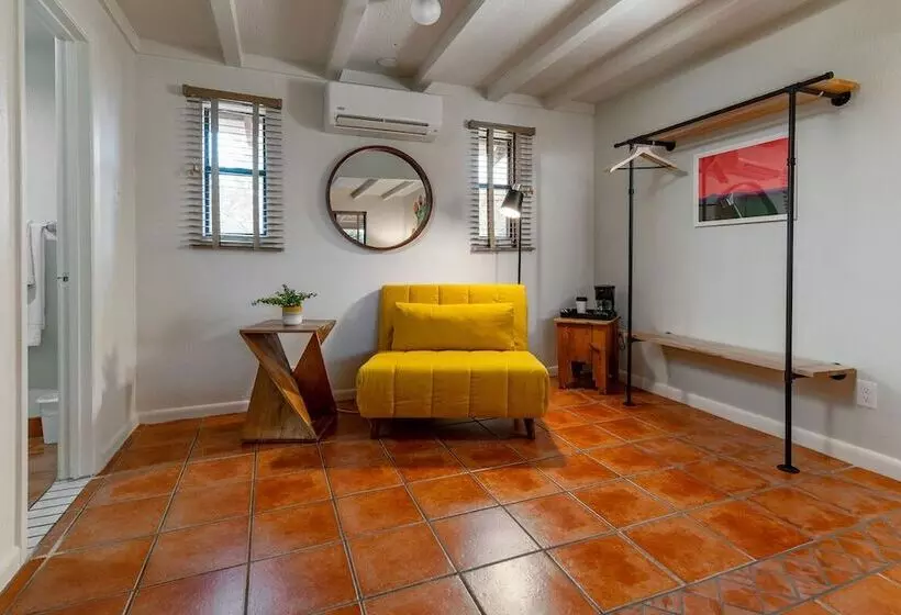 هتل Pecos Trail Inn