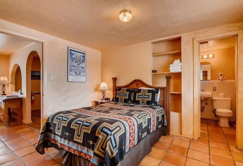 هتل Pecos Trail Inn