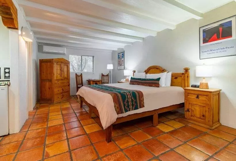 هتل Pecos Trail Inn
