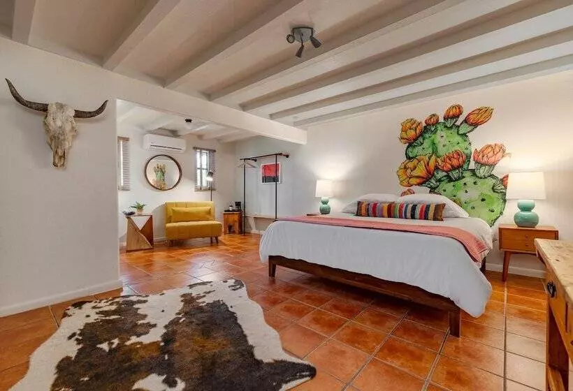 هتل Pecos Trail Inn