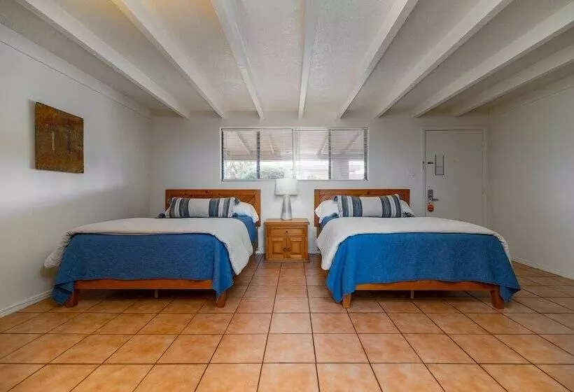 هتل Pecos Trail Inn