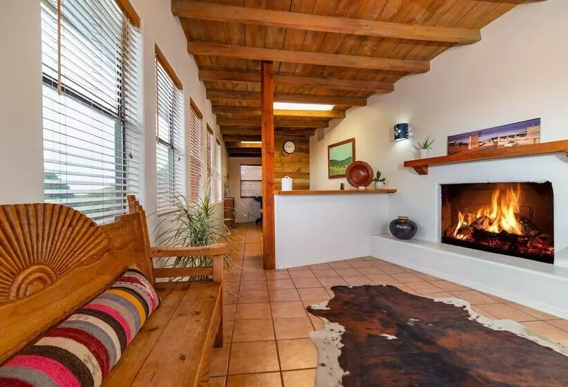 هتل Pecos Trail Inn