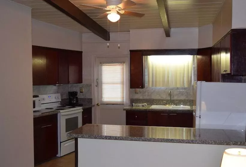 ホテル Stanlunds Inn And Suites