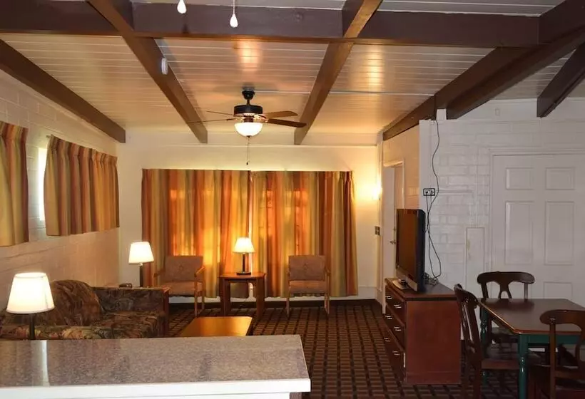 ホテル Stanlunds Inn And Suites