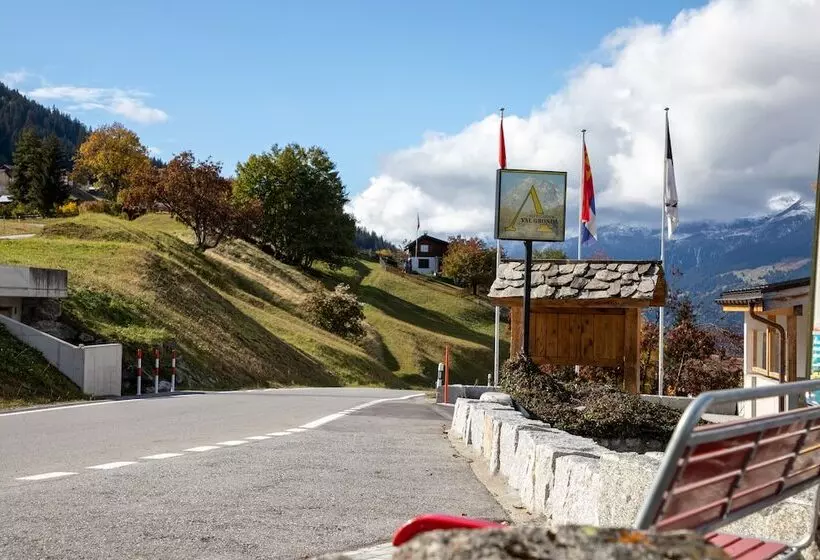 Hotelli Alpenlodge Val Gronda