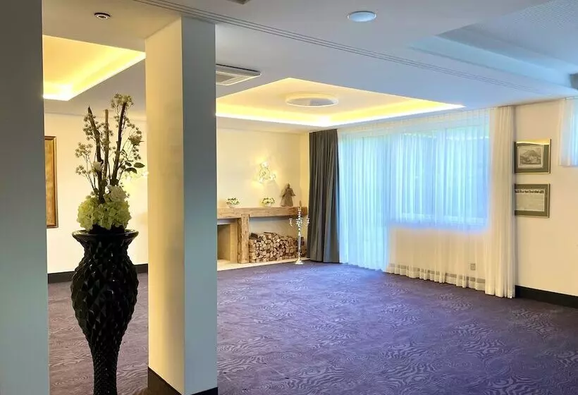 Hotelli Alpenlodge Val Gronda