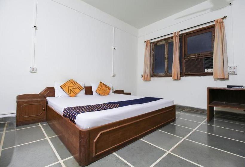 Отель Spot On 64045 Indrayani