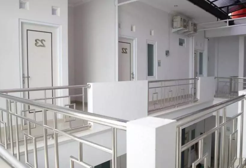 ペンション Koolkost Syariah Near Kampus Unsoed - Minimal Stay 6 Nights