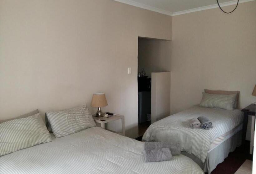 Пансион Pine Tree Lodge Pe