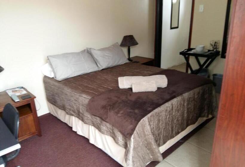 Пансион Pine Tree Lodge Pe