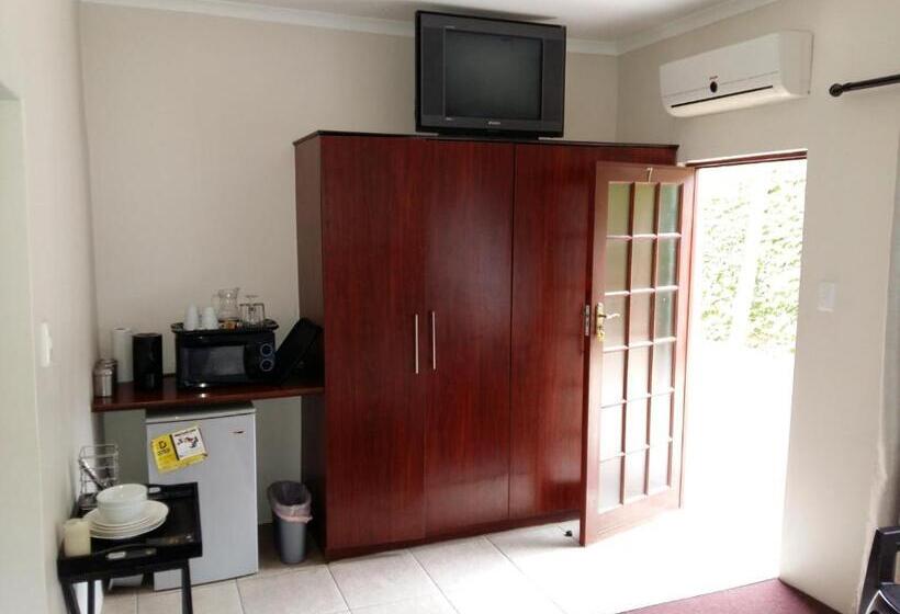 Пансион Pine Tree Lodge Pe