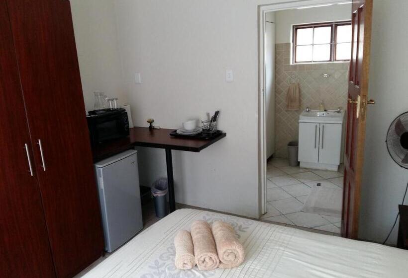 Пансион Pine Tree Lodge Pe