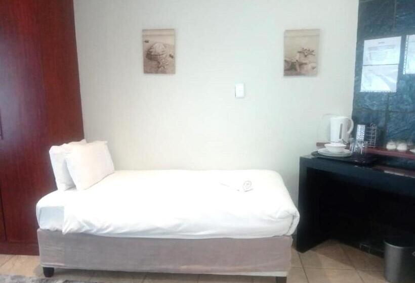 Пансион Pine Tree Lodge Pe