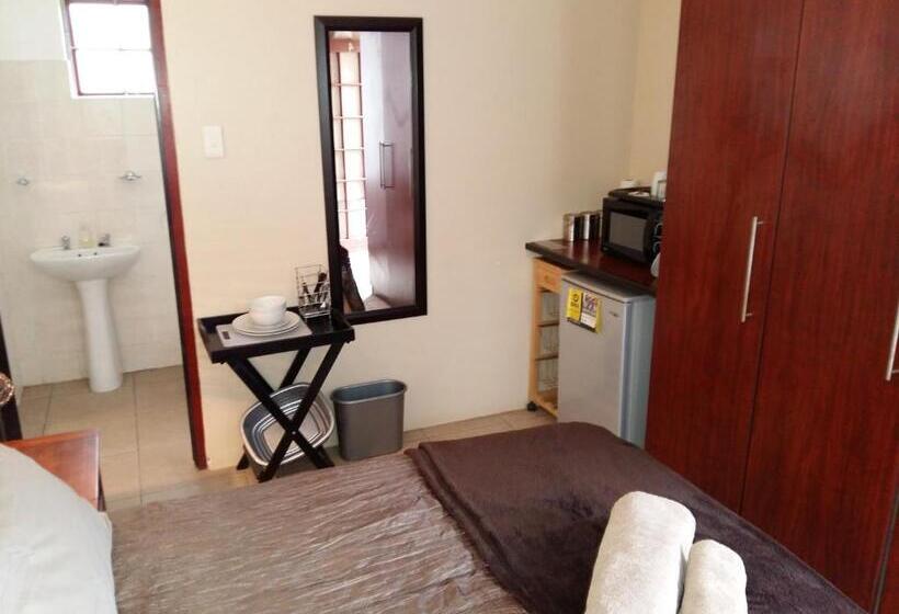 Пансион Pine Tree Lodge Pe