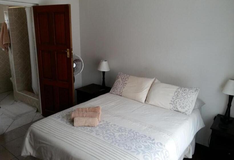 Пансион Pine Tree Lodge Pe