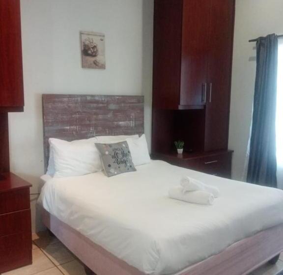 Пансион Pine Tree Lodge Pe