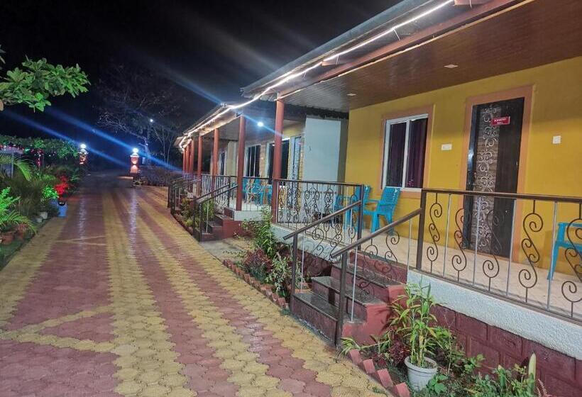 Pensão Shivshrushti Agro Tourism & River Camp Tapola