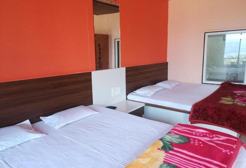 Pensão Shivshrushti Agro Tourism & River Camp Tapola