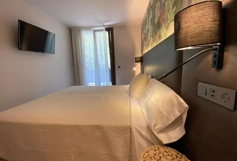 Hotel El Serrat De Tregura