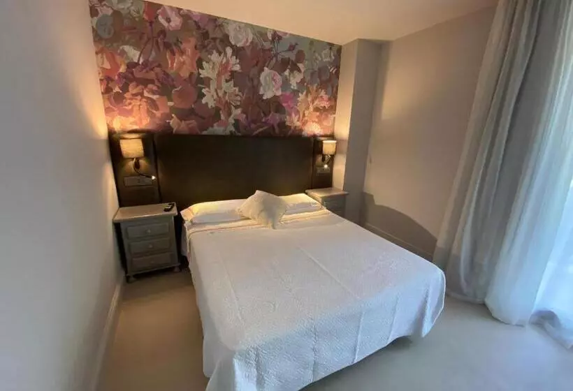 Hotel El Serrat De Tregura