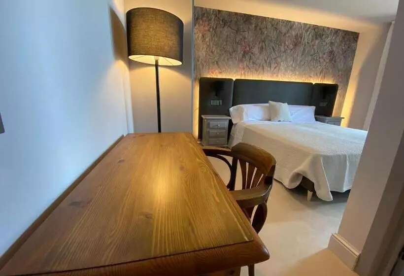 Hotel El Serrat De Tregura