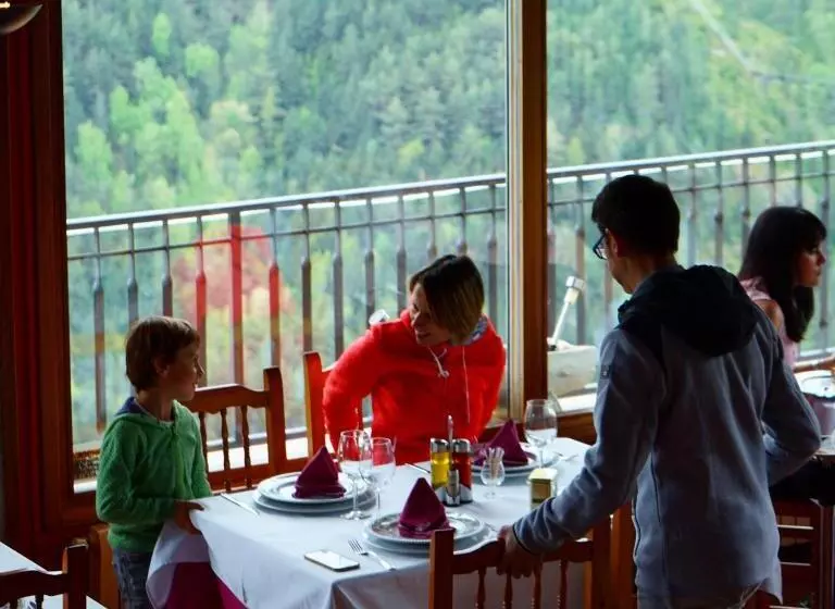 Hotel El Serrat De Tregura