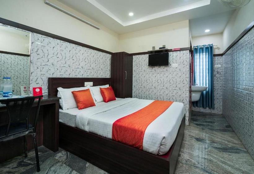 Hotel Oyo 4678 Greens Residency