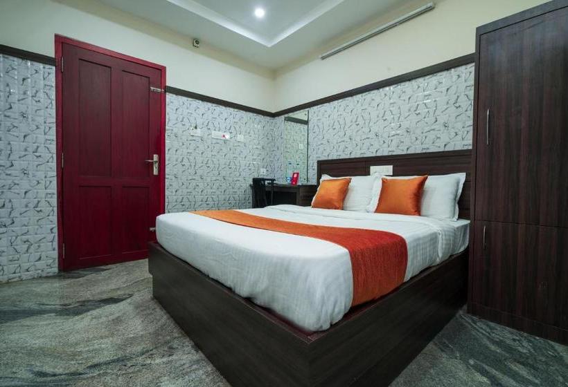 Hotel Oyo 4678 Greens Residency