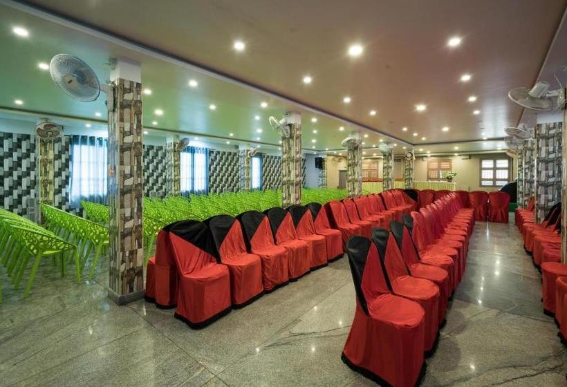 Hotel Oyo 4678 Greens Residency