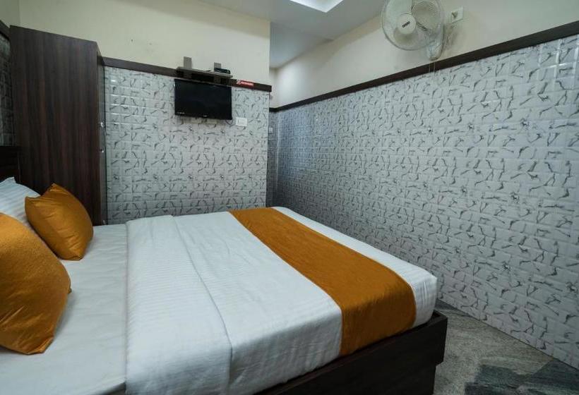Hotel Oyo 4678 Greens Residency