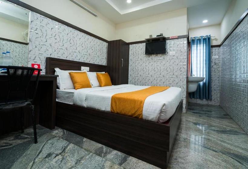 Hotel Oyo 4678 Greens Residency