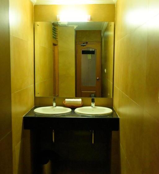 Hotel Paray Village County