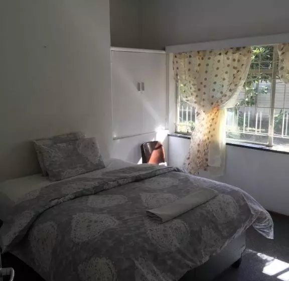 ペンション Gm Guest House In Sasolburg Town