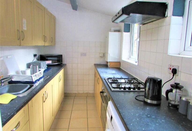 פנסיון Home Away From Home