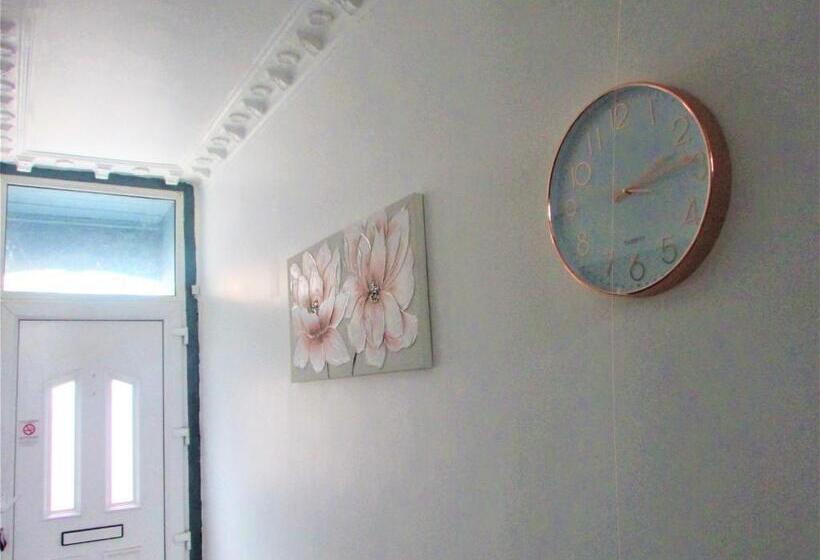 פנסיון Home Away From Home