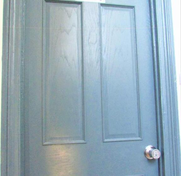 פנסיון Home Away From Home