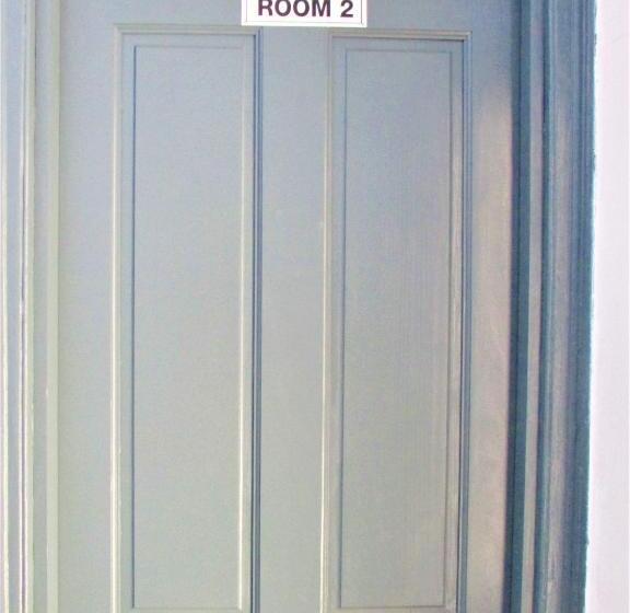 פנסיון Home Away From Home