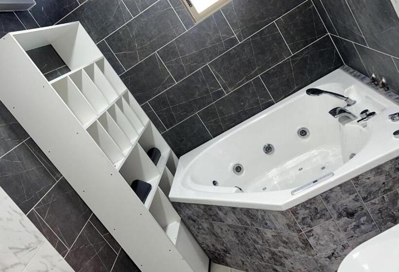 بنسيون Hostal America