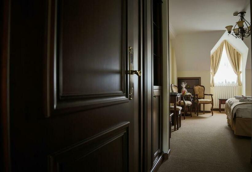 Hotel Foisorul Cu Flori