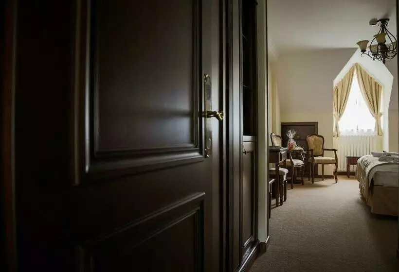 هتل Foisorul Cu Flori