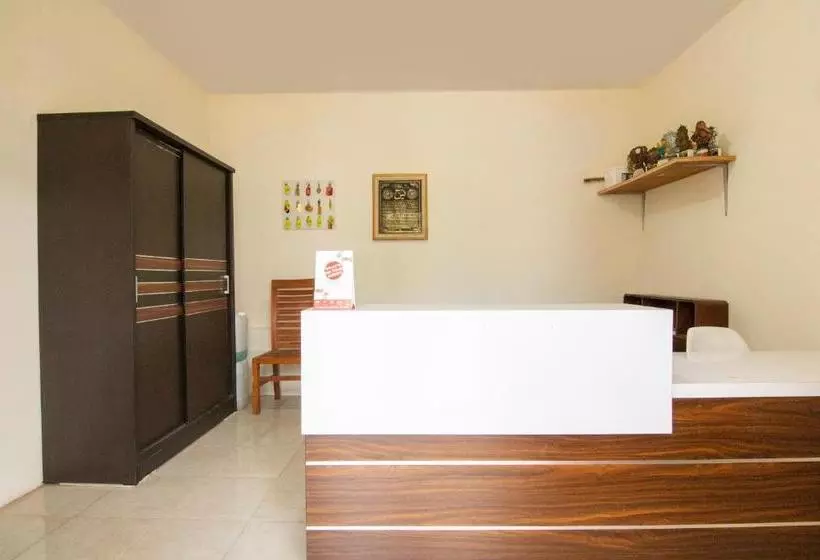 ホテル Oyo 3210 Villa Aisya