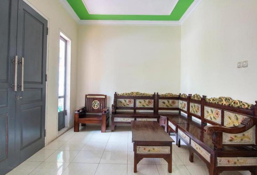 Hotel Oyo 3210 Villa Aisya