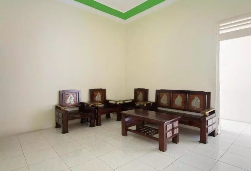 ホテル Oyo 3210 Villa Aisya