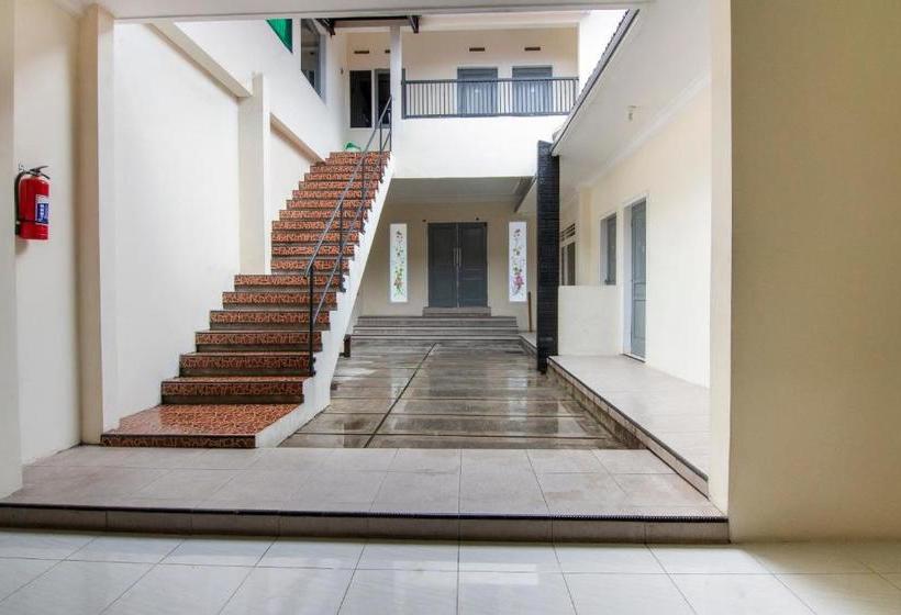 Hotel Oyo 3210 Villa Aisya