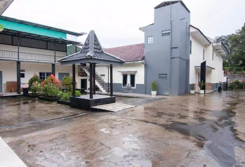 ホテル Oyo 3210 Villa Aisya