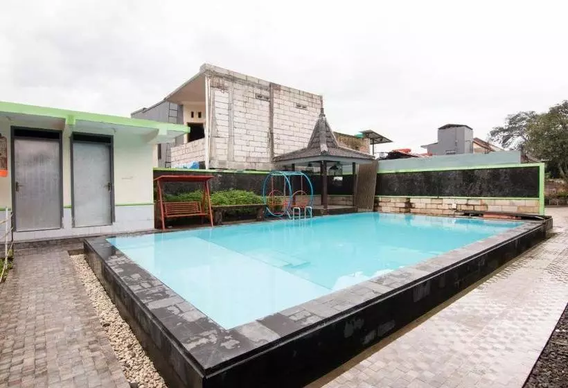 ホテル Oyo 3210 Villa Aisya