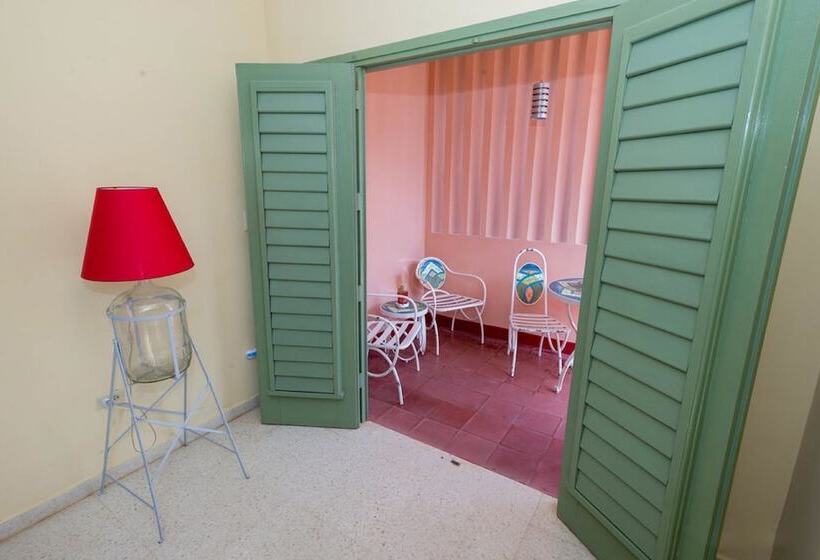 هتل Casa Castellon