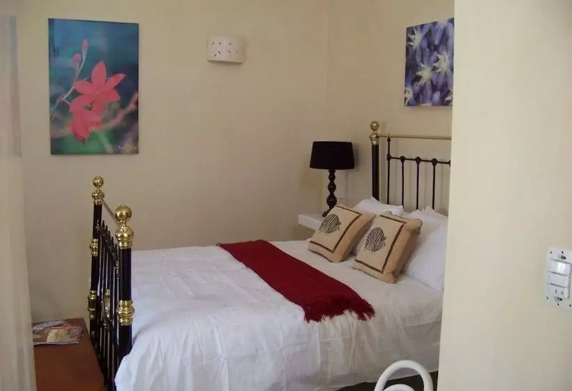 Aamiaismajoitus (B&B) Le Bonheur Guest Accommodation