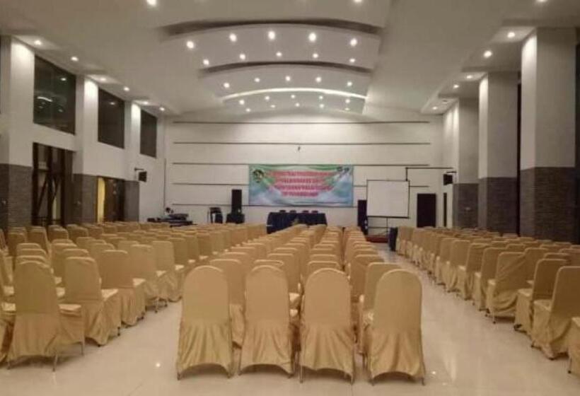 בית מלון כפרי Grand Bintang Tawangmangu